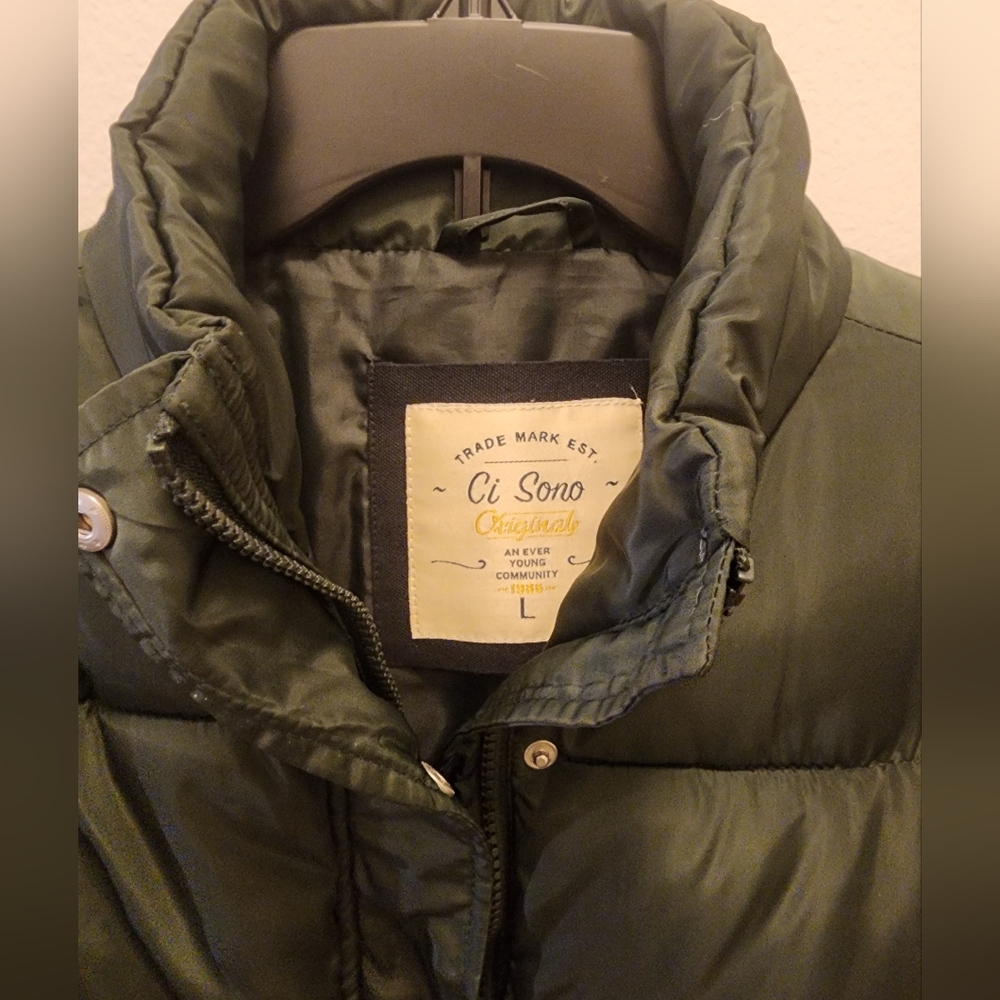 Women's Green Puffer Jacket - Picture 6 of 7